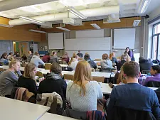 Joachim Steinbrück vor Studierende