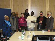 Gäste aus Mali beim Bremer Landesbehindertenbeauftragten. Das Foto stammt aus 2009. Von links nach rechts sind zu sehen Aissata Fraoré Dicko ,Modibo Kiré , Sangaré Aminata Diallo , Prof. Dr. Karin Luckey, Ousmane Karia, Dr. Oumar Traoré, Dr. Hans-Joachim Steinbrück sowie Uwe Boysen.