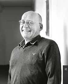 Das Schwarz-Weiß-Bild zeigt Uwe Carsten Wolf