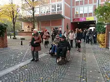 Viele Interessierte wollte beim ersten Rundgang dabei sein