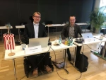 Arne Frankenstein und Kai Steuck während der Konferenz am Tisch