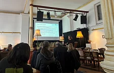 Blick auf die Teilnehmenden