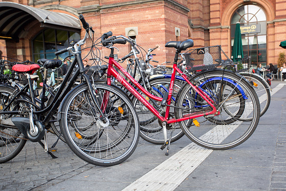 Durch Fahrräder vollgestelltes Blindenleitsytem