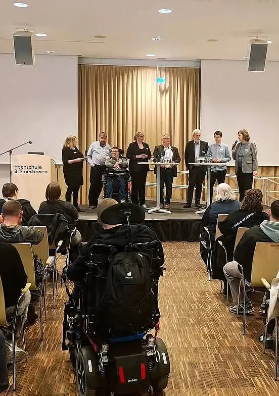 Podium, Ulrike Peter am Mikrofon