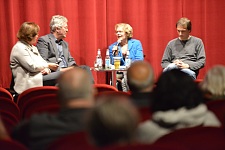 von links nach rechts sitzen auf dem Podium Susanne Grobien, Jürgen Kathmann, Vera Kuenzer sowie Christopher Duis.