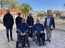 Gruppenfoto des LBB mit den weiteren Teilnehmer:innen des Rundgangs