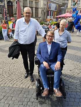 Arne Frankenstein, Andreas Bovenschulte und Hellena Harttung auf dem Marktplatz 