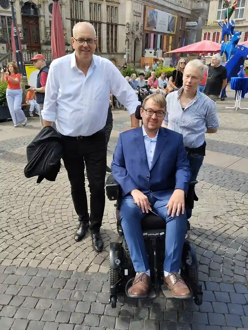 Arne Frankenstein, Andreas Bovenschulte und Hellena Harttung auf dem Marktplatz 