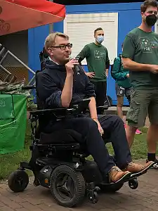 Arne Frankenstein während seiner Begrüßung der Sportler:innen