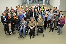 Das Gruppenbild wurde während der Sitzung des Landesteilhabebeirats im April 2018 im Haus der Bremischen Bürgerschaft aufgenommen.