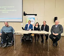 Blick auf das Podium, Florian Grams, Arne Frankenstein, Elizabeth Dinh, Jürgen J. Köster und Friedrich Buhlrich 