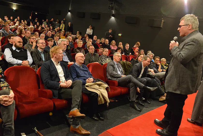 Vollbesetzter Kinosaal 1 im City 46. 