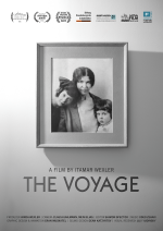 Ein grauer Hintergrund mit grauem Bilderrahmen und Schwarzweiß-Foto einer Mutter mit zwei Kindern