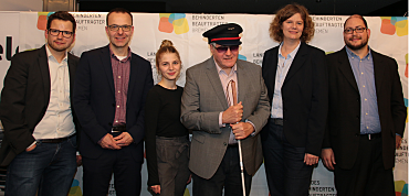 Gruppenfoto des Büros des Landesbehindertenbeauftragten der Freien Hansestadt Bremen. Das Foto wurde während des Jahresempfangs des LBB im November 2019 aufgenommen. 