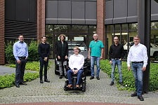 Arne Frankenstein und Ulrike Peter mit Kollegen der Schwerbehindertenvertretung des Mercedes-Benz Werks Bremen
