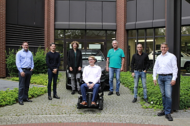 Arne Frankenstein und Ulrike Peter mit Kollegen der Schwerbehindertenvertretung des Mercedes-Benz Werks Bremen