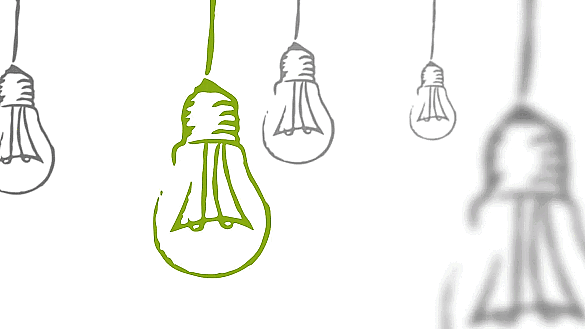 Eine grüne Glühbirne hängt zusammen mit mehreren grauen Glühbirnen von der Decke