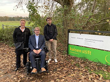 Arne Frankenstein, Kai Baumann und Stefanie Petersen vor den Toren des Kaisenstifts