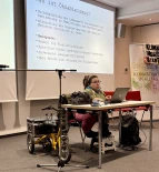 Andrea Schöne redet über Ökoableismus 