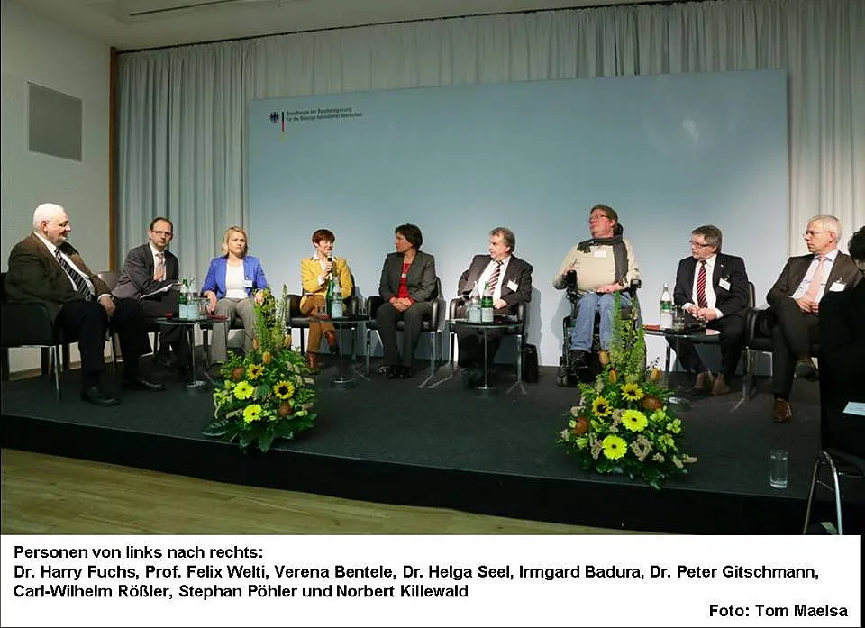 Das gesamte Podium (Foto: Tom Maelsa)