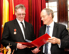 Überreichung des Verdienstordens an Herrn Giesa durch Staatsrat Prof. Stauch