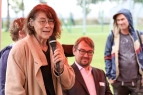 Maike Frese hält eine Rede