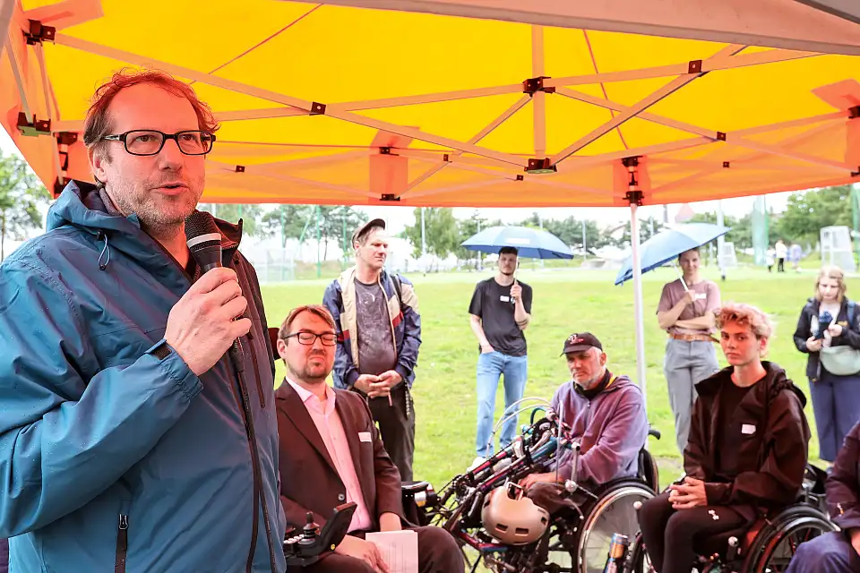 Henning Sklorz h&auml;lt eine Rede