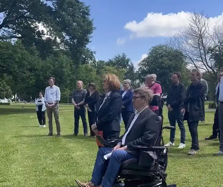 Antje Grotheer und Arne Frankenstein im gemeinsamen Gedenken