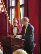 Überreichung des Verdienstordens an Herrn Erasmy durch Staatsrat Prof. Matthias Stauch