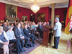 Joachim Steinbrück bei der Ehrung von Detlef Erasmy und Achim Giesa (Foto: Büro des LBB)
