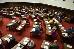 Auf dem Bild ist das Plenum des Behindertenparlaments zu sehen 