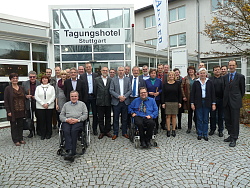 Gruppenfoto der Beauftragten für behinderte Menschen, den Mitarbeitern der Beauftragten und der BAR 