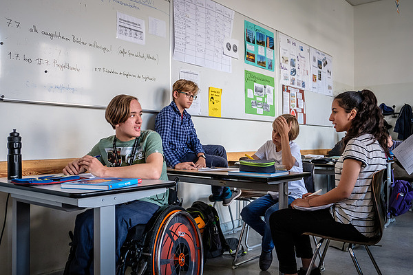 Ein Schüler im Rollstuhl an der inklusiven Sophie-Scholl Schule in Berlin.